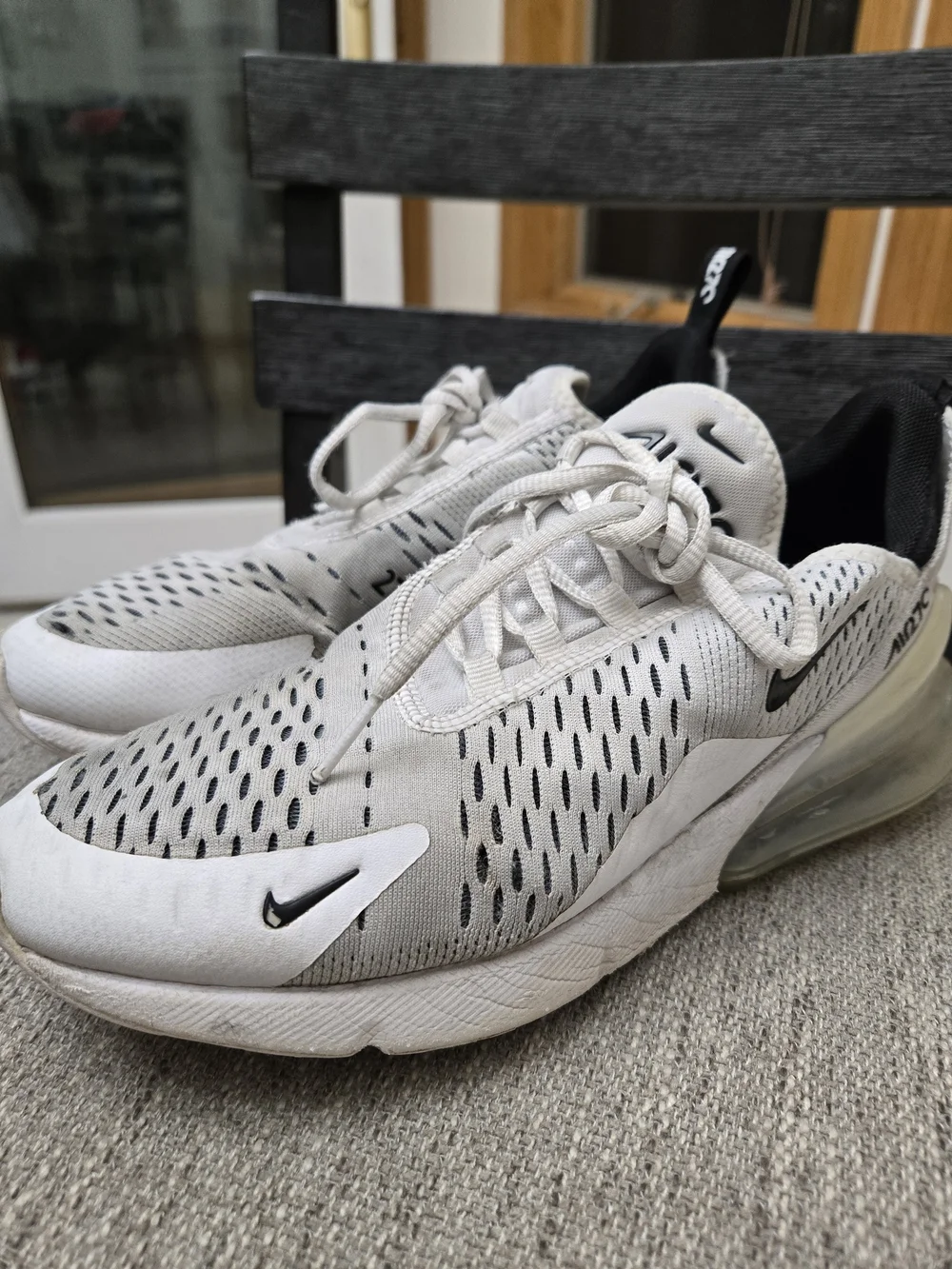 Womens Nike Light Gray and Black Air Max 270 Sneakers Size 9